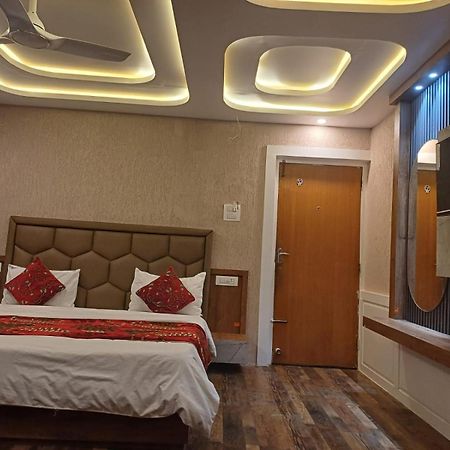Hotel Manora Palace ศรีนาการ์ ภายนอก รูปภาพ