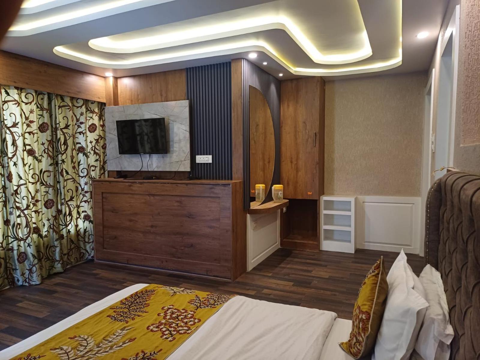Hotel Manora Palace ศรีนาการ์ ภายนอก รูปภาพ