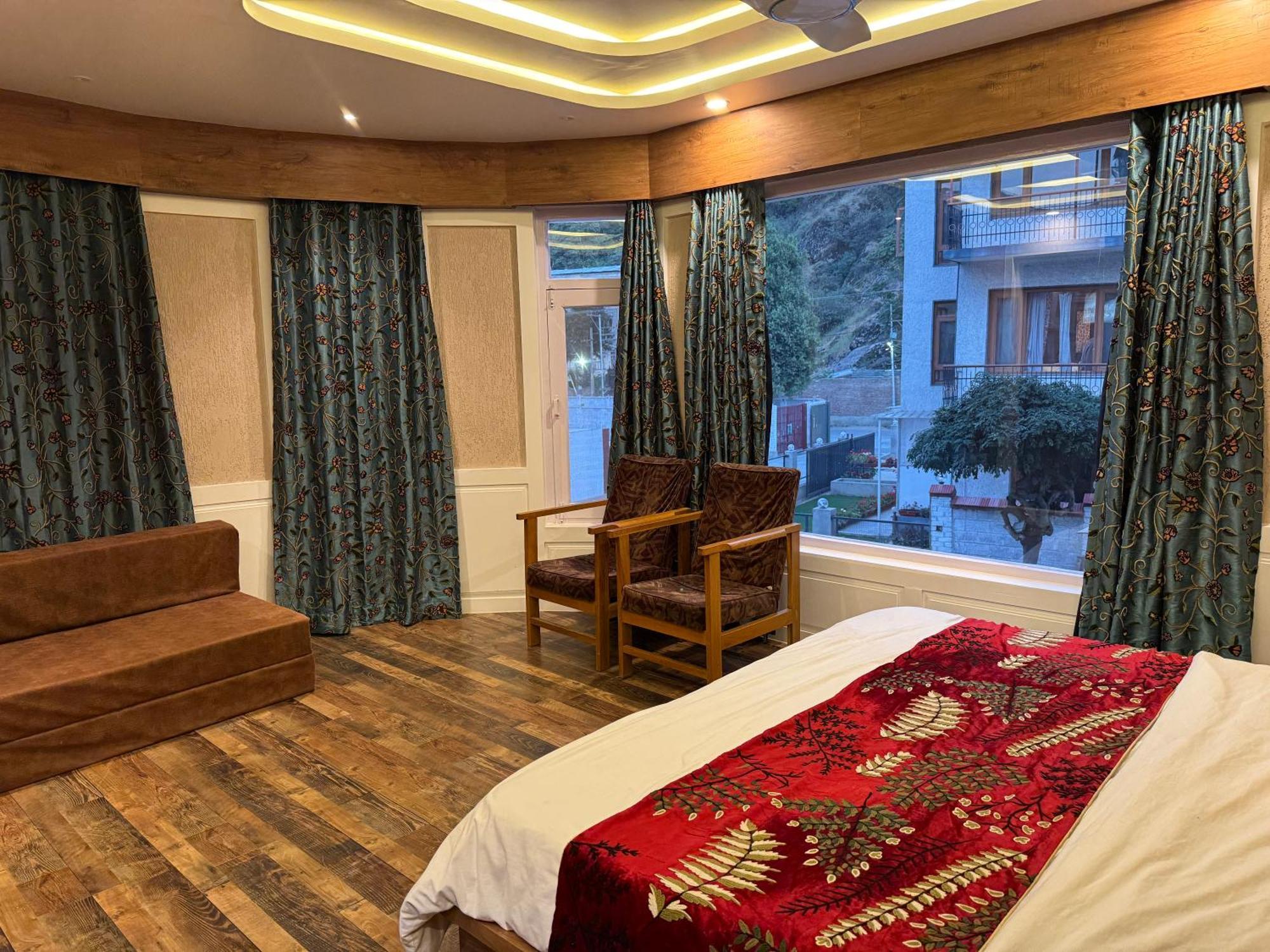 Hotel Manora Palace ศรีนาการ์ ภายนอก รูปภาพ